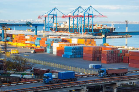 海关:前7个月我国与美国贸易总值下降9.6%,对美出口下降13%